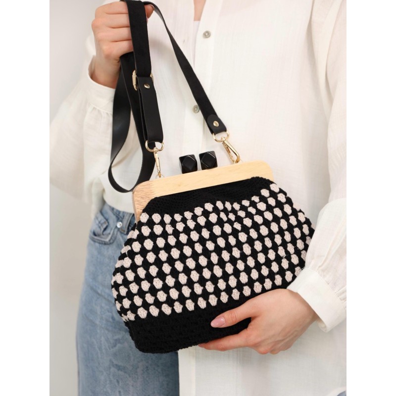 Wooden kiss lock crochet bag