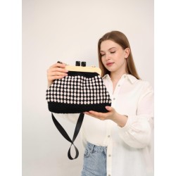 Wooden kiss lock crochet bag