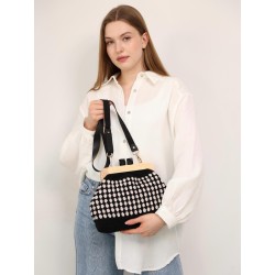 Wooden kiss lock crochet bag