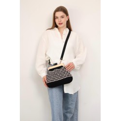 Wooden kiss lock crochet bag